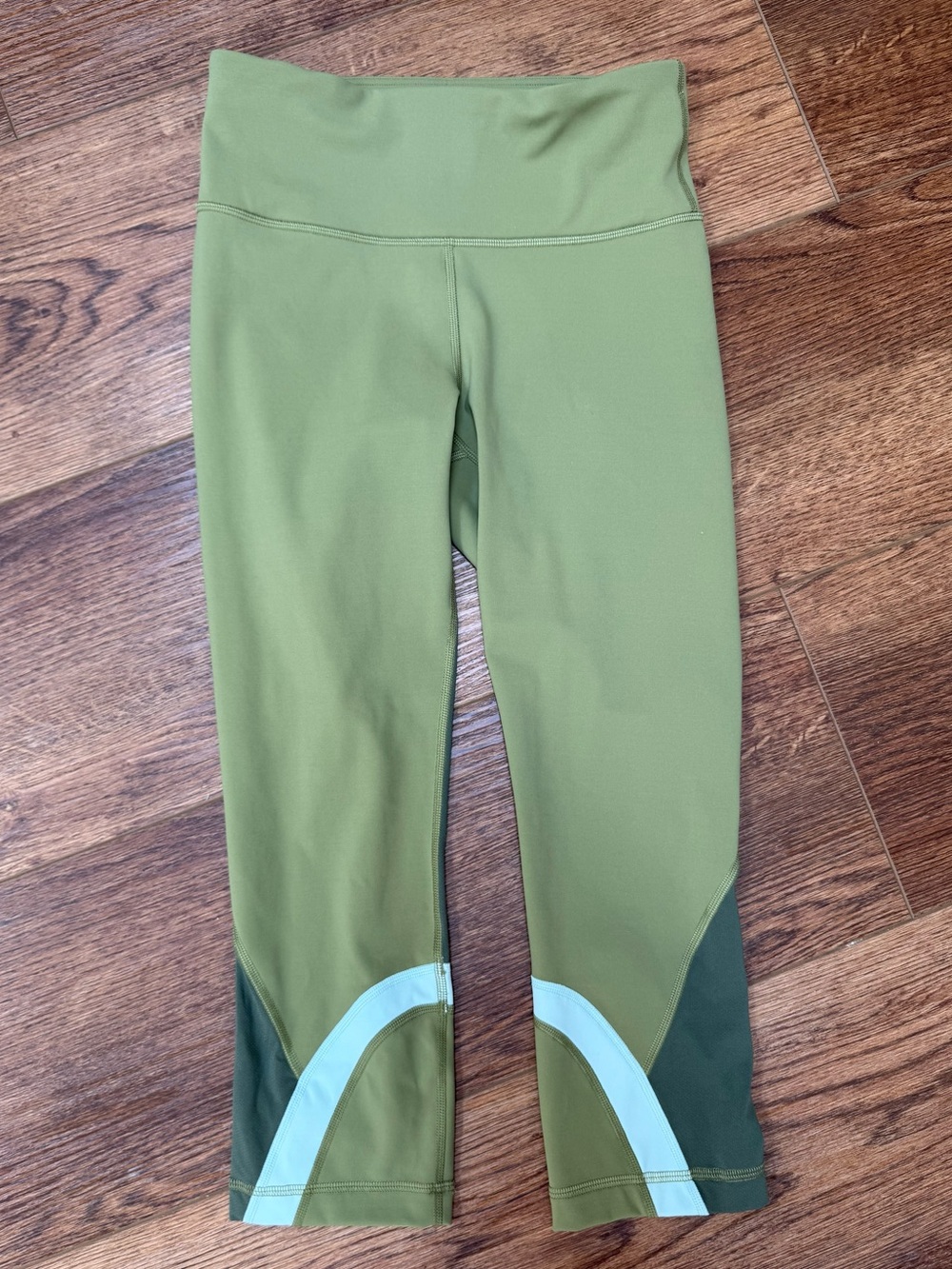 Lululemon Throwback Inspire high rise crop